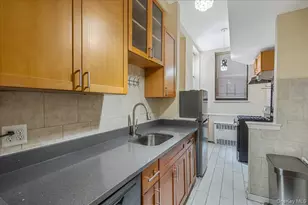 67-35 Yellowstone Blvd, Forest Hills, NY 11375 - Photo 4