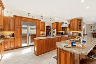 41 Landing Meadow Rd, Smithtown, NY 11787 - Photo 12