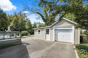 117 West Ave, Hicksville, NY 11801 - Photo 34