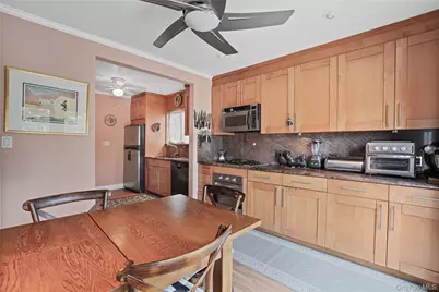 117 West Avenue, Hicksville, NY 11801 - Photo 18