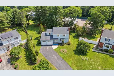 19 Sherwood Court, Ronkonkoma, NY 11779 - Photo 4