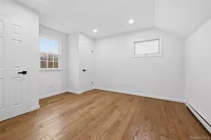 19 Sherwood Ct, Ronkonkoma, NY 11779 - Photo 16