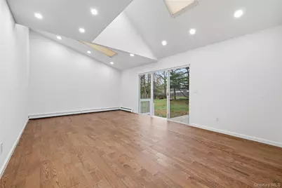 19 Sherwood Court, Ronkonkoma, NY 11779 - Photo 12