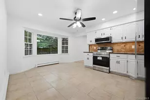 19 Sherwood Ct, Ronkonkoma, NY 11779 - Photo 10