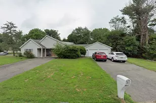 2 Harmon Ct, Stony Brook, NY 11790 - Photo 2