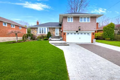 7 Market Drive, Syosset, NY 11791 - Photo 1