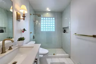 7 Market Dr, Syosset, NY 11791 - Photo 34