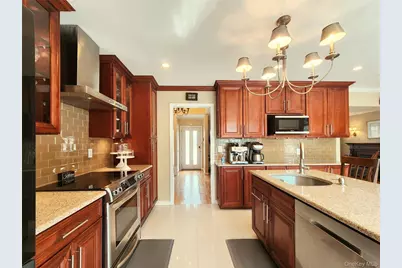 7 Market Drive, Syosset, NY 11791 - Photo 8