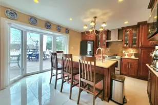 7 Market Dr, Syosset, NY 11791 - Photo 14