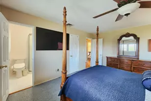 7 Market Dr, Syosset, NY 11791 - Photo 28