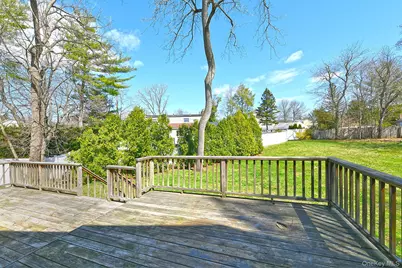 86 Horton Place, Syosset, NY 11791 - Photo 18