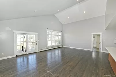 86 Horton Place, Syosset, NY 11791 - Photo 6