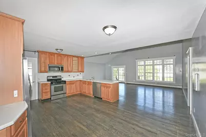 86 Horton Place, Syosset, NY 11791 - Photo 4