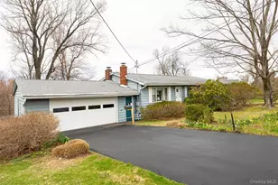 140 Cherrywood Dr, Fishkill, NY 12524 - Photo 2