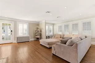 11 Oakland St, Huntington, NY 11743 - Photo 2