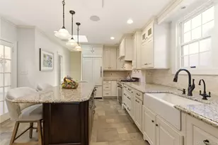 11 Oakland St, Huntington, NY 11743 - Photo 6