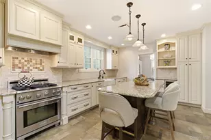 11 Oakland St, Huntington, NY 11743 - Photo 8