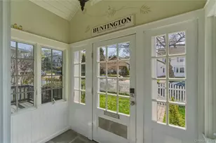 11 Oakland St, Huntington, NY 11743 - Photo 2