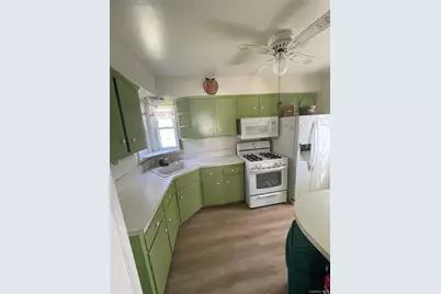 315 Manor Boulevard, Pearl River, NY 10965 - Photo 10