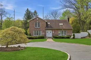 12 Pond Dr, Syosset, NY 11791 - Photo 2