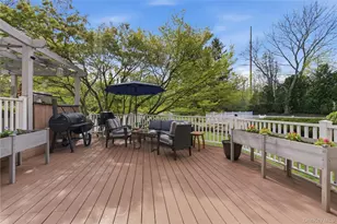 12 Pond Dr, Syosset, NY 11791 - Photo 18