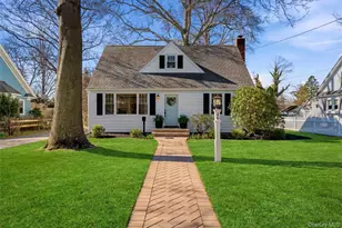 46 S Ireland Pl, Amityville, NY 11701 - Photo 2