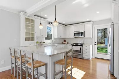 46 S Ireland Place, Amityville, NY 11701 - Photo 16