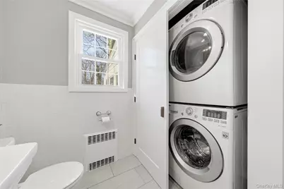 46 S Ireland Place, Amityville, NY 11701 - Photo 10
