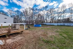 157 Hawthorne St, Mastic, NY 11950 - Photo 4