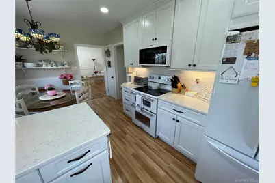 16 W Oak Street, Farmingdale, NY 11735 - Photo 12