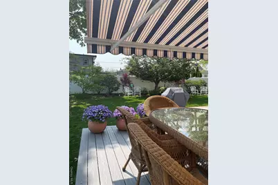 16 W Oak Street, Farmingdale, NY 11735 - Photo 36