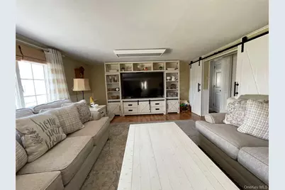 16 W Oak Street, Farmingdale, NY 11735 - Photo 18