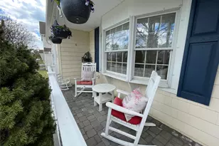 16 W Oak St, Farmingdale, NY 11735 - Photo 4