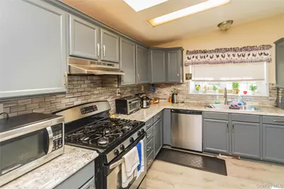 19 Biscayne Blvd, Poughkeepsie, NY 12603 - Photo 8