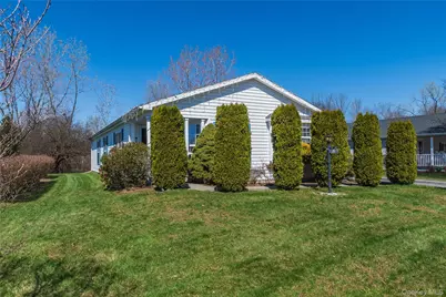 19 Biscayne Blvd, Poughkeepsie, NY 12603 - Photo 2