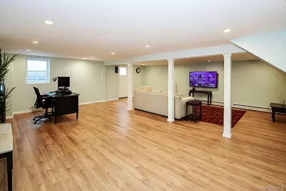 70 Marsulin Drive, Syosset, NY 11791 - Photo 22