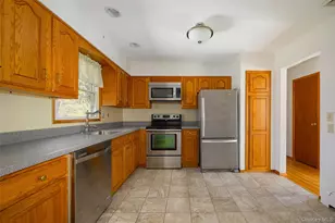 41 Julie Dr, Hopewell Junction, NY 12533 - Photo 6