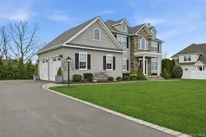 14 Southview Circle, Lake Grove, NY 11755 - Photo 2