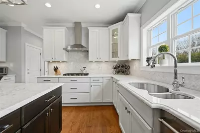 14 Southview Circle, Lake Grove, NY 11755 - Photo 10