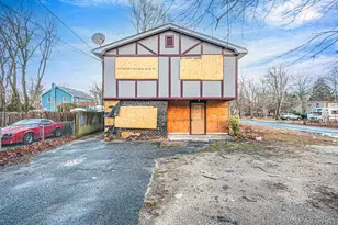 53 Hounslow Rd, Shirley, NY 11967 - Photo 2