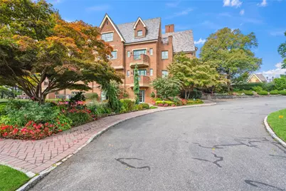 114 The Crescent, Roslyn Heights, NY 11577 - Photo 32