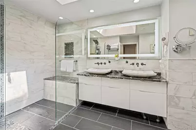 114 The Crescent, Roslyn Heights, NY 11577 - Photo 20