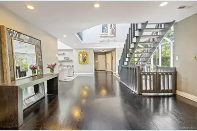 114 The Crescent, Roslyn Heights, NY 11577 - Photo 10