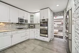 114 The Crescent, Roslyn Heights, NY 11577 - Photo 14