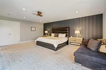 114 The Crescent, Roslyn Heights, NY 11577 - Photo 18