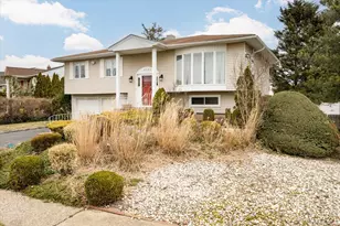 2959 Clubhouse Rd, Merrick, NY 11566 - Photo 2