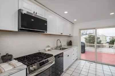 2959 Clubhouse Road, Merrick, NY 11566 - Photo 8