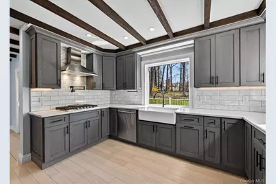 27 Pacific Avenue, Nanuet, NY 10954 - Photo 12