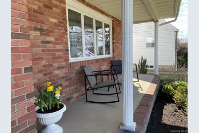 152 N Fulton Avenue, Lindenhurst, NY 11757 - Photo 2