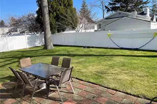 152 N Fulton Ave, Lindenhurst, NY 11757 - Photo 26